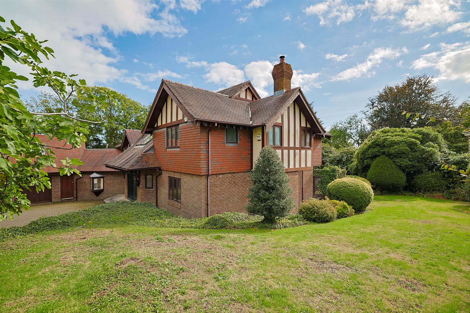Grovewood, Groves Avenue, Langland, Swansea, SA3 4QF
